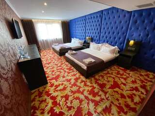 Отель Grand Opera Hotel Алматы Cемейный номер с собственной ванной комнатой-7