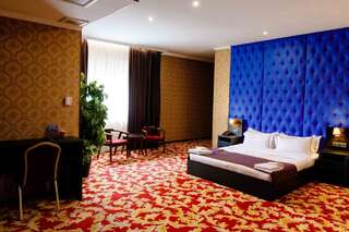 Отель Grand Opera Hotel Алматы Люкс с кроватью размера «king-size»-1